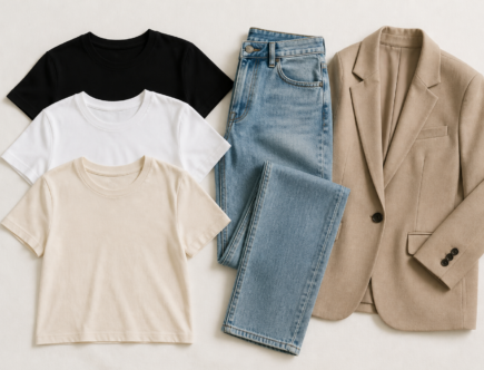 T-shirt basic do szafy kapsułowej: jak rozpoznać lepszy materiał i nie kupić koszulki na kilka prań - grafika 1