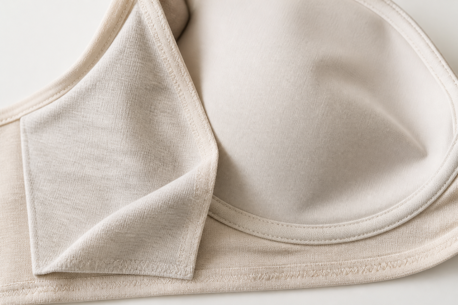 Stanik do codziennego noszenia: jaki fason wybrać pod T-shirt, sweter i bawełnianą piżamę? - grafika 2